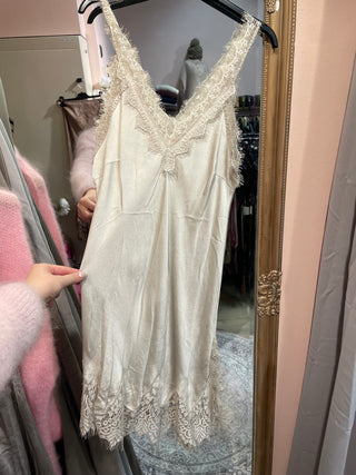 Pitsiviskoosi mekko Emily